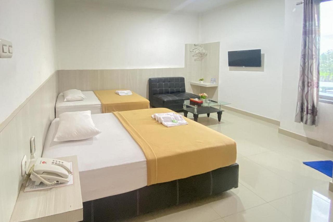 Hotel Giga Sidrap Rappang Exteriör bild